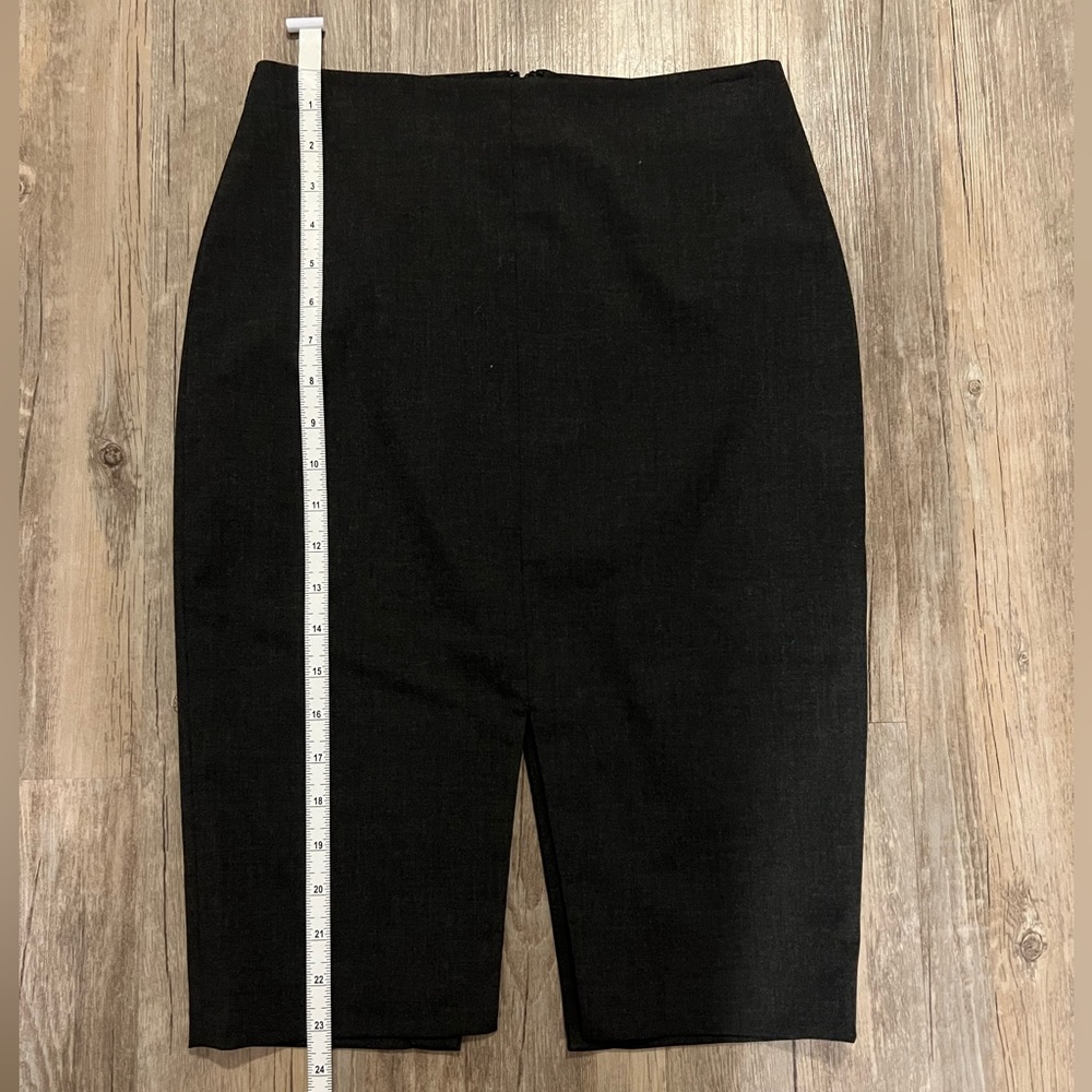 Banana Republic pencil skirt 00 Petite in EUC in grey/charcoal.